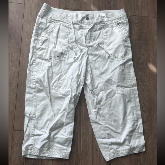 White Stag Pants - Women’s White Capris Size‎ 14